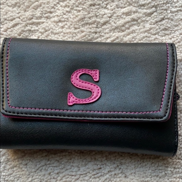 Nine & Co. Handbags - NWT. Nine & company black/ pink initial “S” wallet